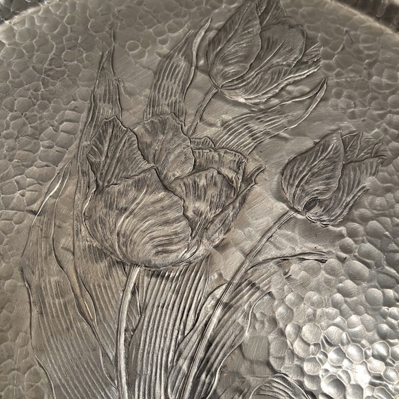 Mid-Century Hammered Aluminum Tulip Tray by Rodney Kent Hand Wrought Creations - Picture 3 of 11